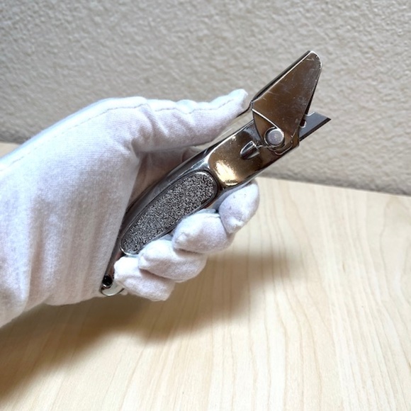 Lewis K310 Safety Utility Knife. 2 blades. Sturdy, Metal.Like New, Unused. - Picture 4 of 5